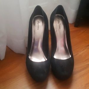 Black suede Zigisoho Platform pumps